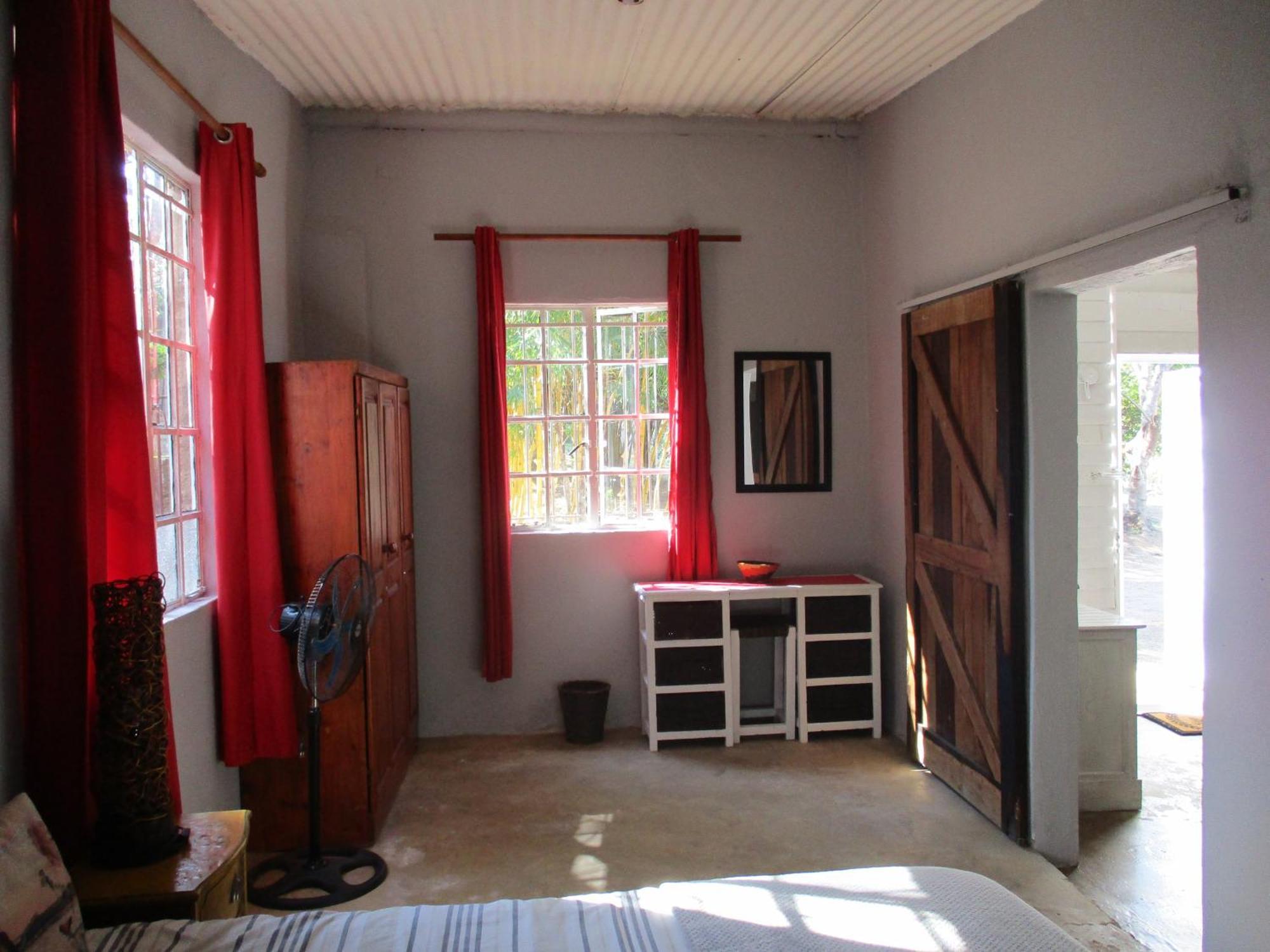 Leopard Tree Retreat Farm stay